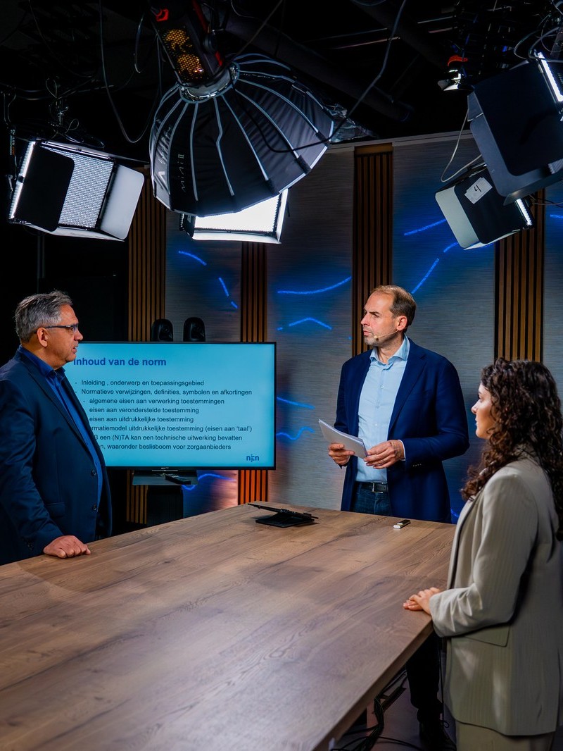 Multi-camera regie tijdens een live webinar in Studio Zeestroom